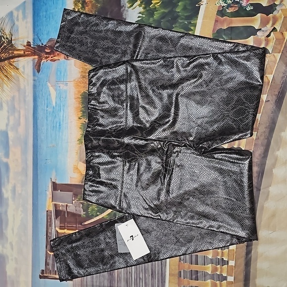 7 For all Mankind Snakeskin Skinny Leggings Size Medium NWT - Picture 6 of 6